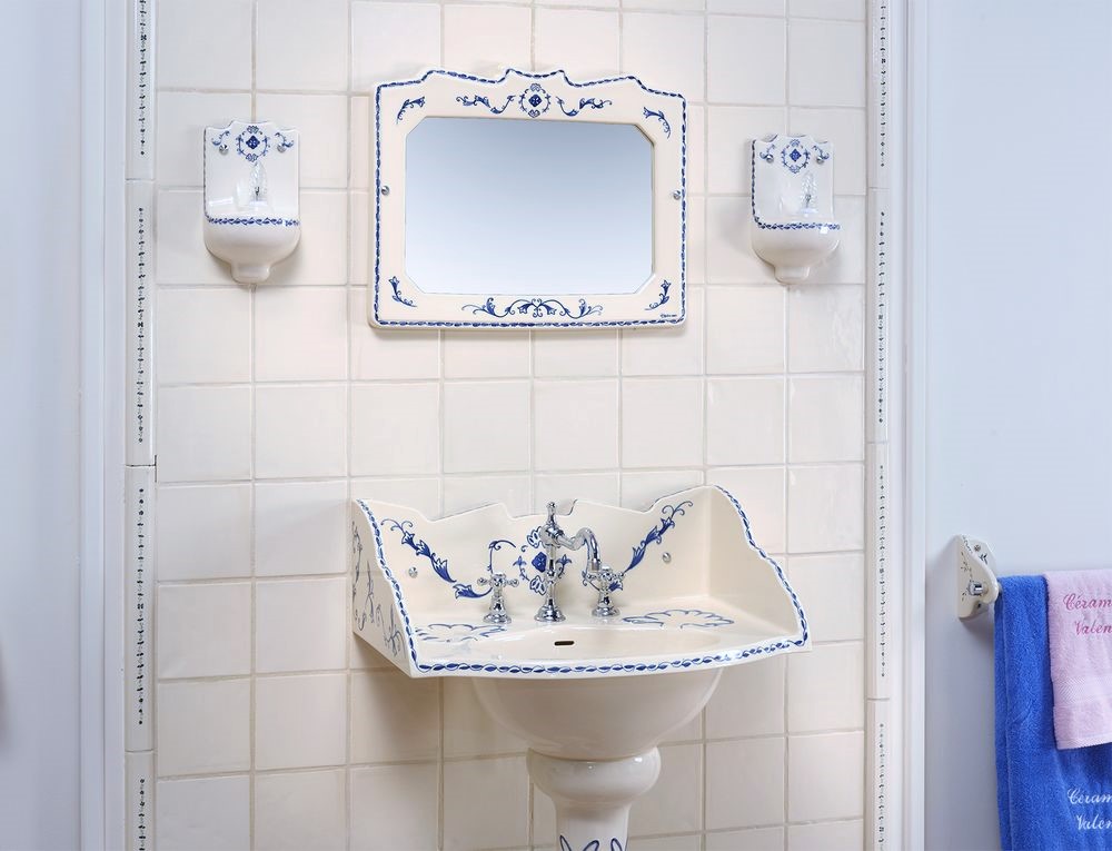 Collection 1900 : vasque, luminaire, miroir, carrelage